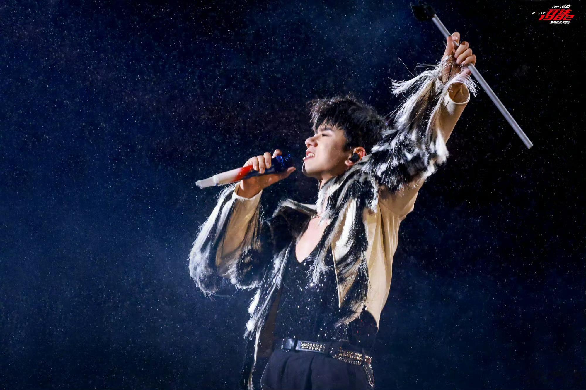 张杰鸟巢演唱会审批通过张杰未LIVE巡回演唱会 张杰 未·LIVE-「开往198