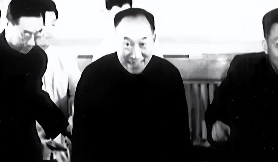 1972年，钱学森在中关村大街散步，遇到一个乞丐向他乞讨，当钱学森准备掏钱给乞丐