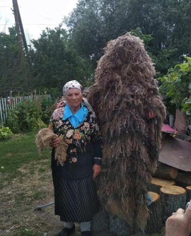 乌克兰日托米尔地区， 经历了二战和冷战的103 岁的老奶奶柳博夫·亚罗什与她的女