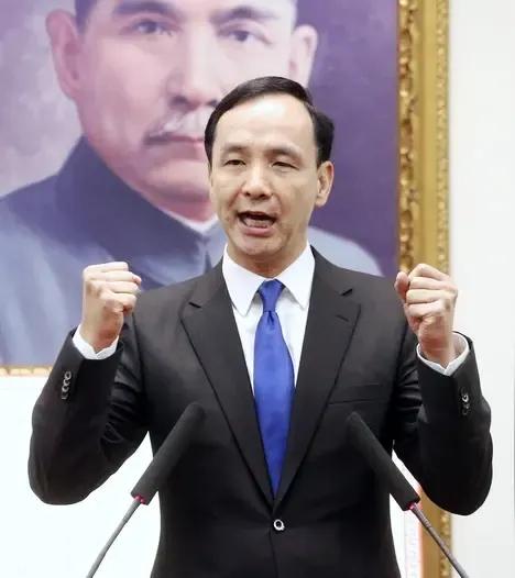 朱立伦总算清醒了，在国民党赢得第一阶段的反罢免的成功后，没有急于庆祝，而是保持低