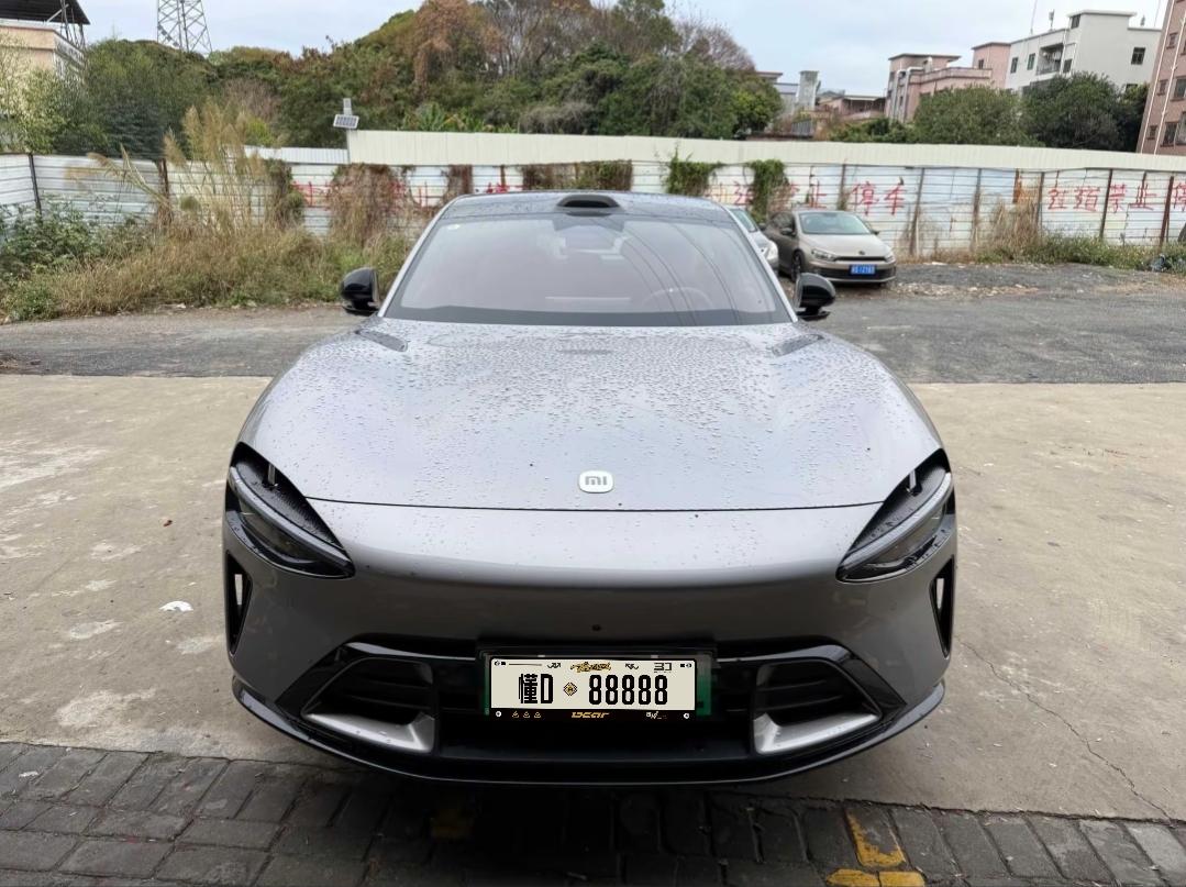 小米YU7凭借帅气运动的跑车造型，上市就非常火爆，销量非常好，即使是我这种东北小