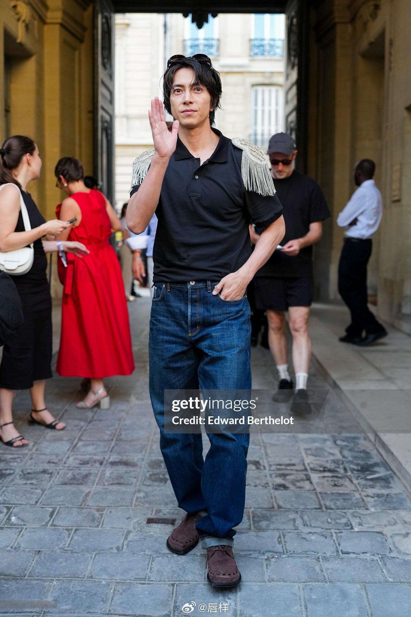 山下智久出席Dior Homme 2027春夏男装秀，来自G社生图。 