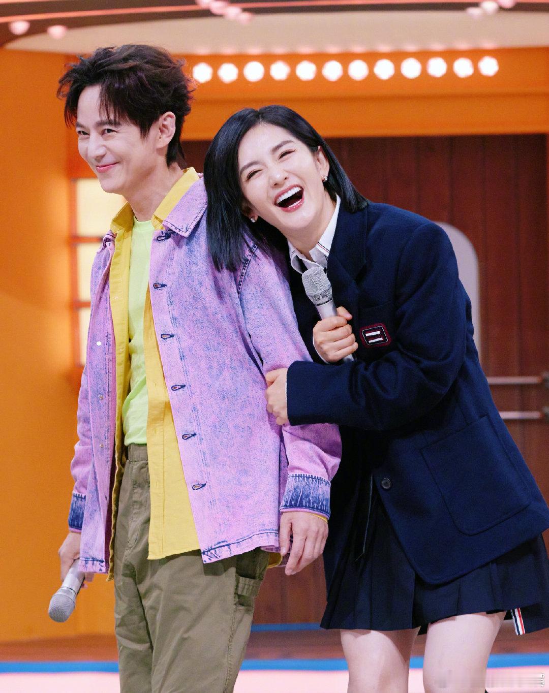 谢娜连续15年晒合照为何炅庆生谢娜连续15年晒合照为何炅庆生，你们都要快快乐乐 