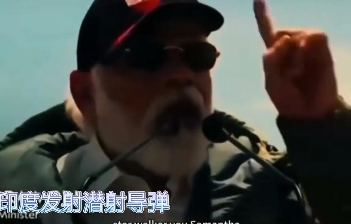 笑不活了！印度发射潜射导弹的时候，刚一出水就开始转圈，到最后竟然来了个天女散花的