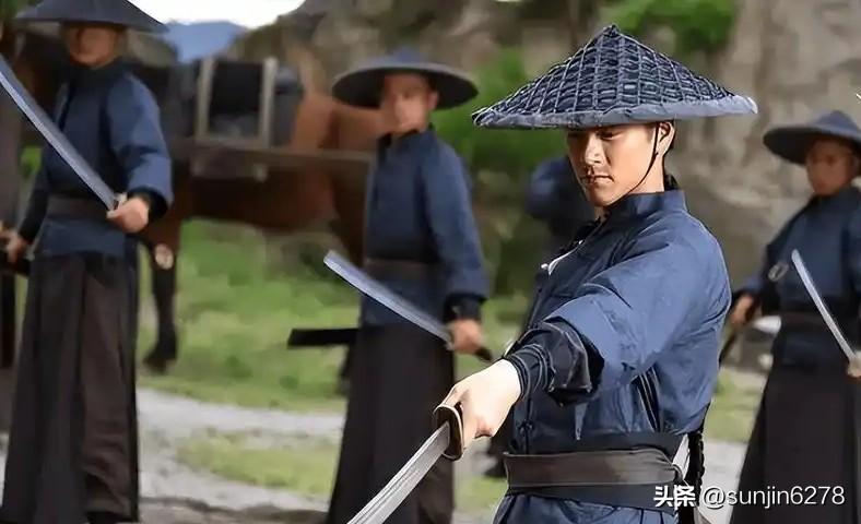 古代的镖师有多危险?你以为古代镖师是武侠剧里那样，飞檐走壁、谈笑间击退劫匪？其实
