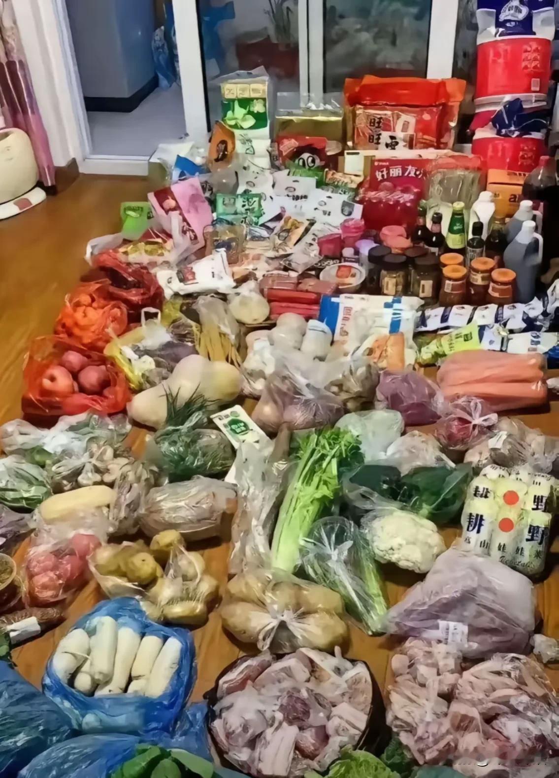 桦加沙即将登陆广东，大家看看按这样准备的标准还差什么。
想着水也搞几桶，但有点拿