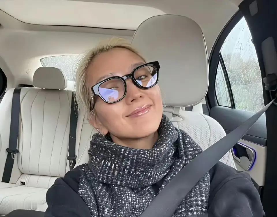 2026年2月，何洁在直播宣布5月20日和刁磊补办婚礼，给彼此一个名分，这事挺突