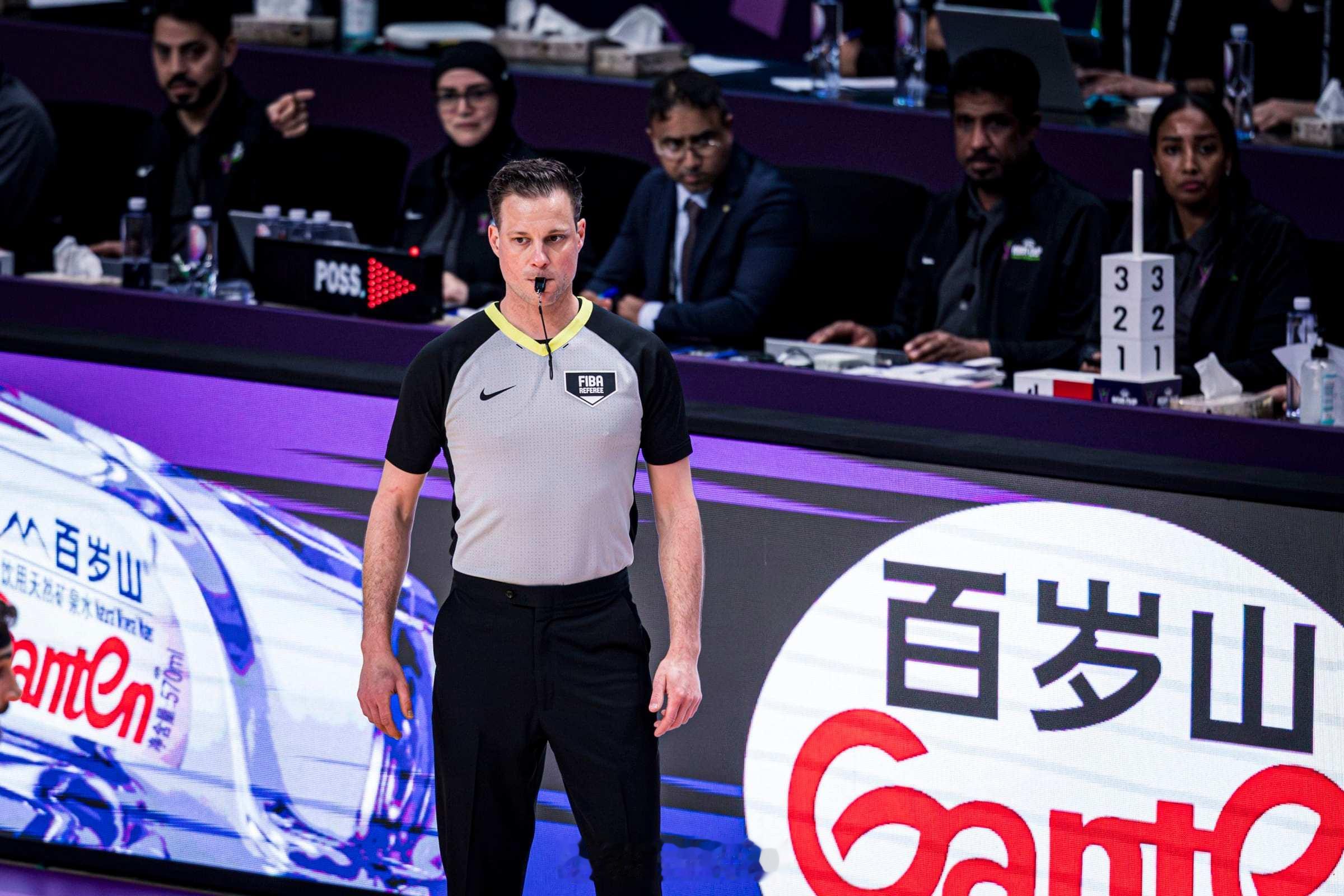 男篮世预赛中韩对决中韩之战的裁判，26日发布会已经介绍是来自新西兰、泰国、马来西