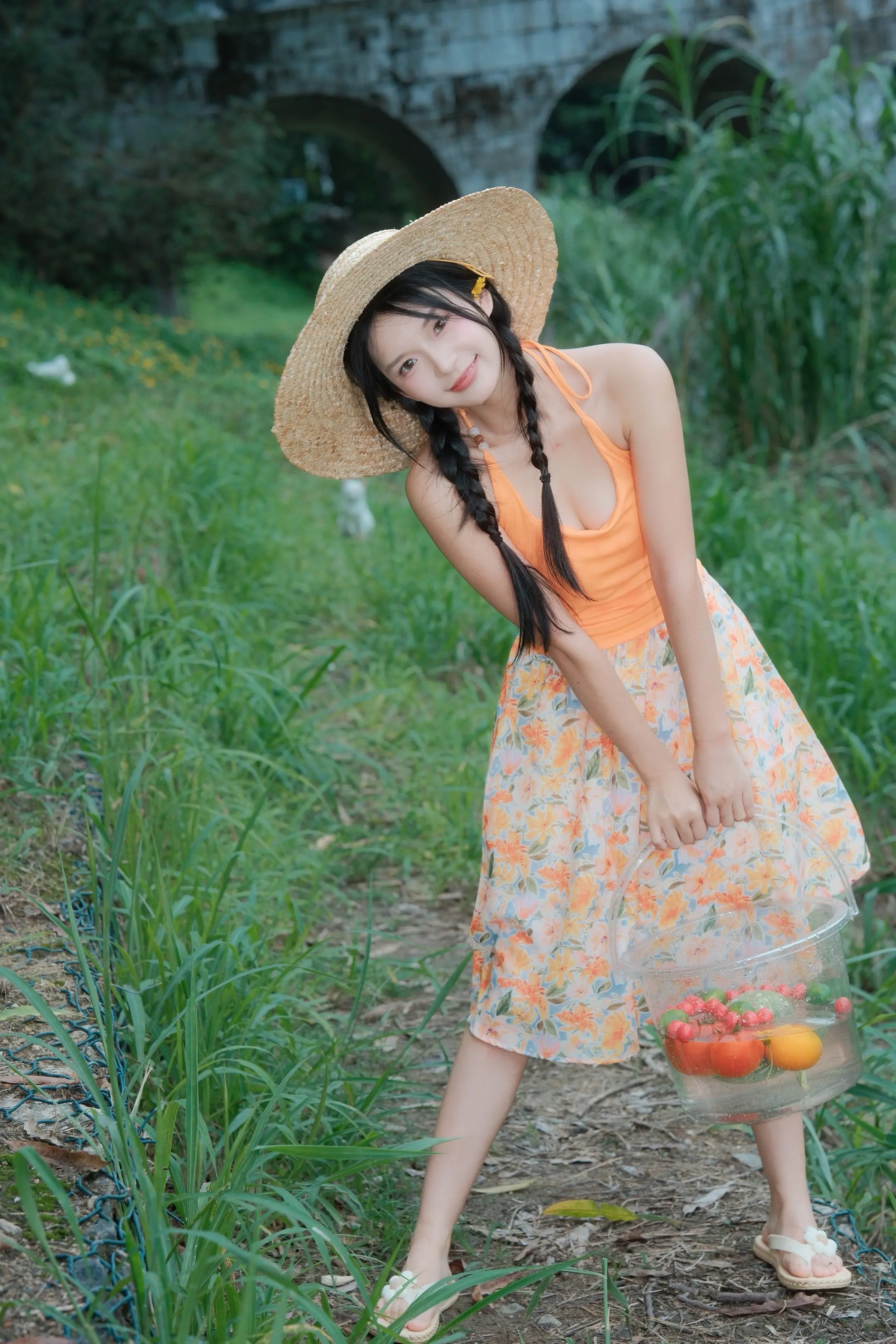 🔥3个技巧，把普通夏日拍出电影感。很多人说夏天的照片拍不出电影感，其...