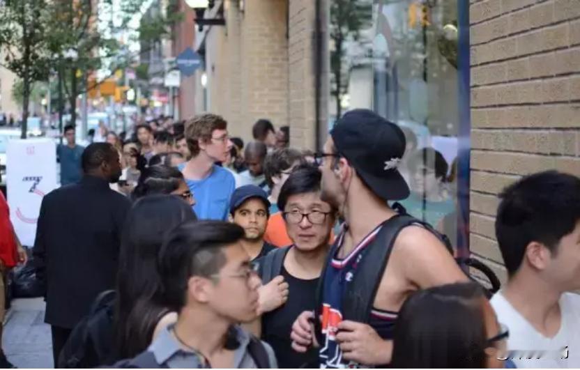 大家发现了吗？老外们越来越喜欢在中国干同一件事，外媒已经率先发现了。

最近新加