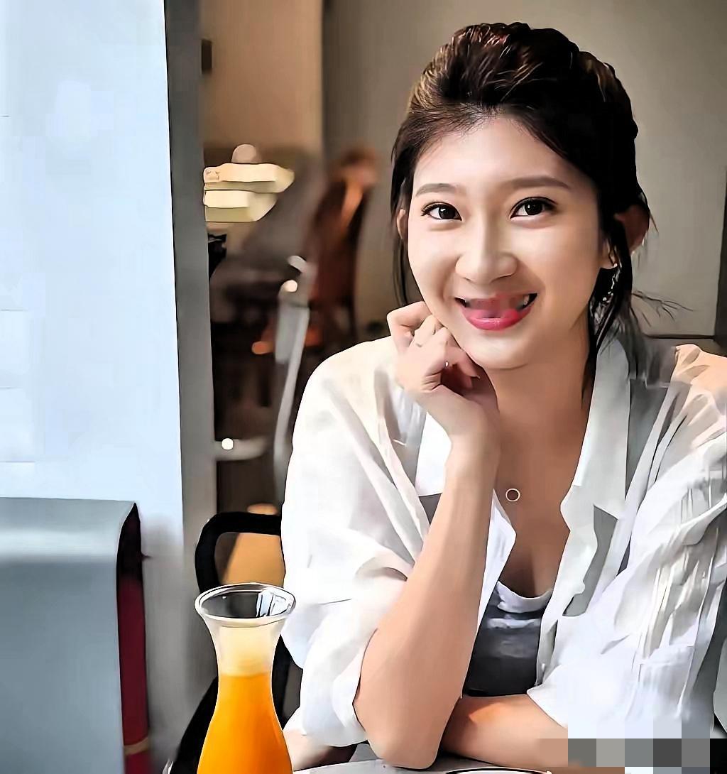 在台湾政坛，敢把统一立场说透的人，真的太难得。
 
李明璇身为国民党前发言人，颜