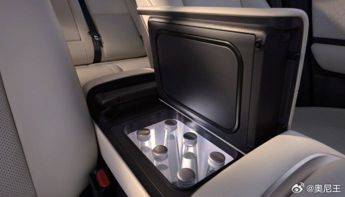 多车企高管隔空聊增程当同行还在往车里塞冰箱彩电沙发时，东风日产干了件更狠的事：把