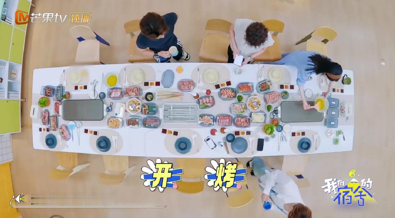 陈昊宇不吃肉但烤肉我们的宿舍陈昊宇在《我们的宿舍》里反差萌拉满！不吃肉却把烤肉玩