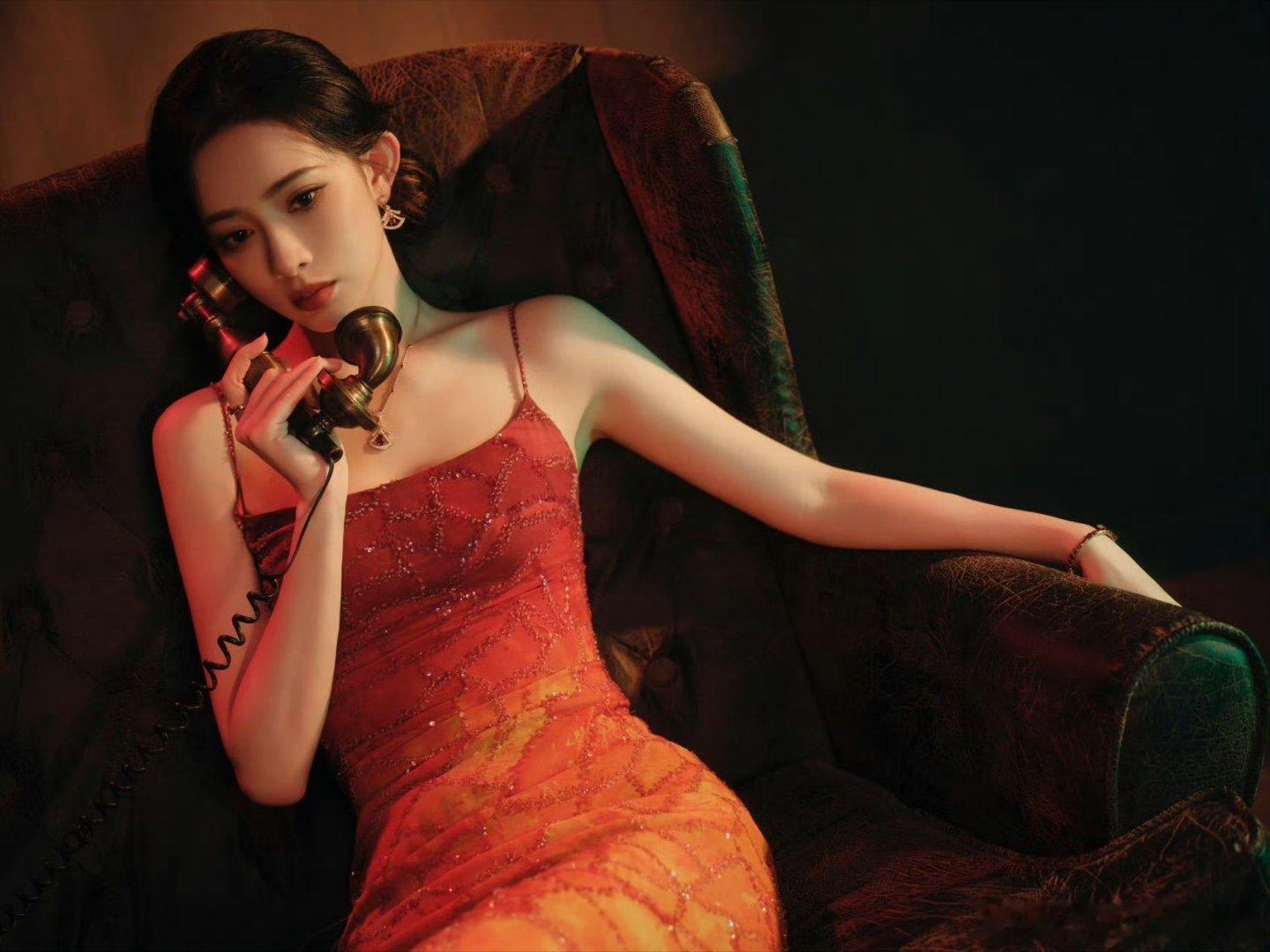 孟子义金鱼7秒落泪救命！孟姐这滴泪真的落在我心巴上了，看金鱼游过她眼底像藏了整本