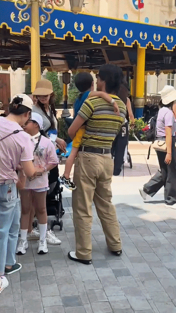 也不知道林志玲的“家暴”一说从何而来？两口子带娃玩游乐场，黑泽良平全程抱娃尽心尽