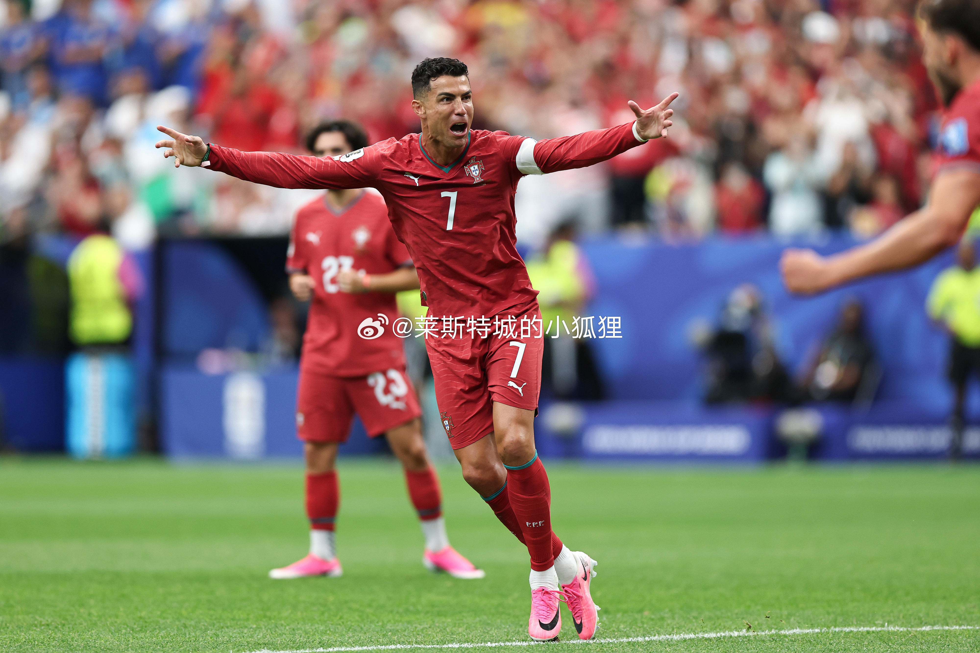 葡萄牙5比0乌兹别克斯坦 全场比赛结束 葡萄牙5-0狂胜乌兹别克斯坦 C罗梅开二
