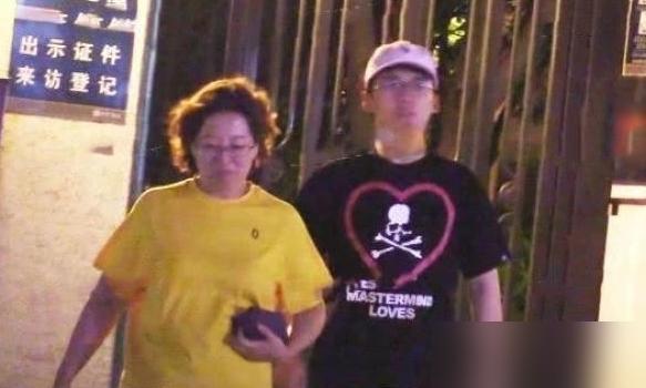 郭德纲前妻胡中惠，凭一己之力在日本搏出亿万身家，这故事，传得比真金还闪亮，就离谱