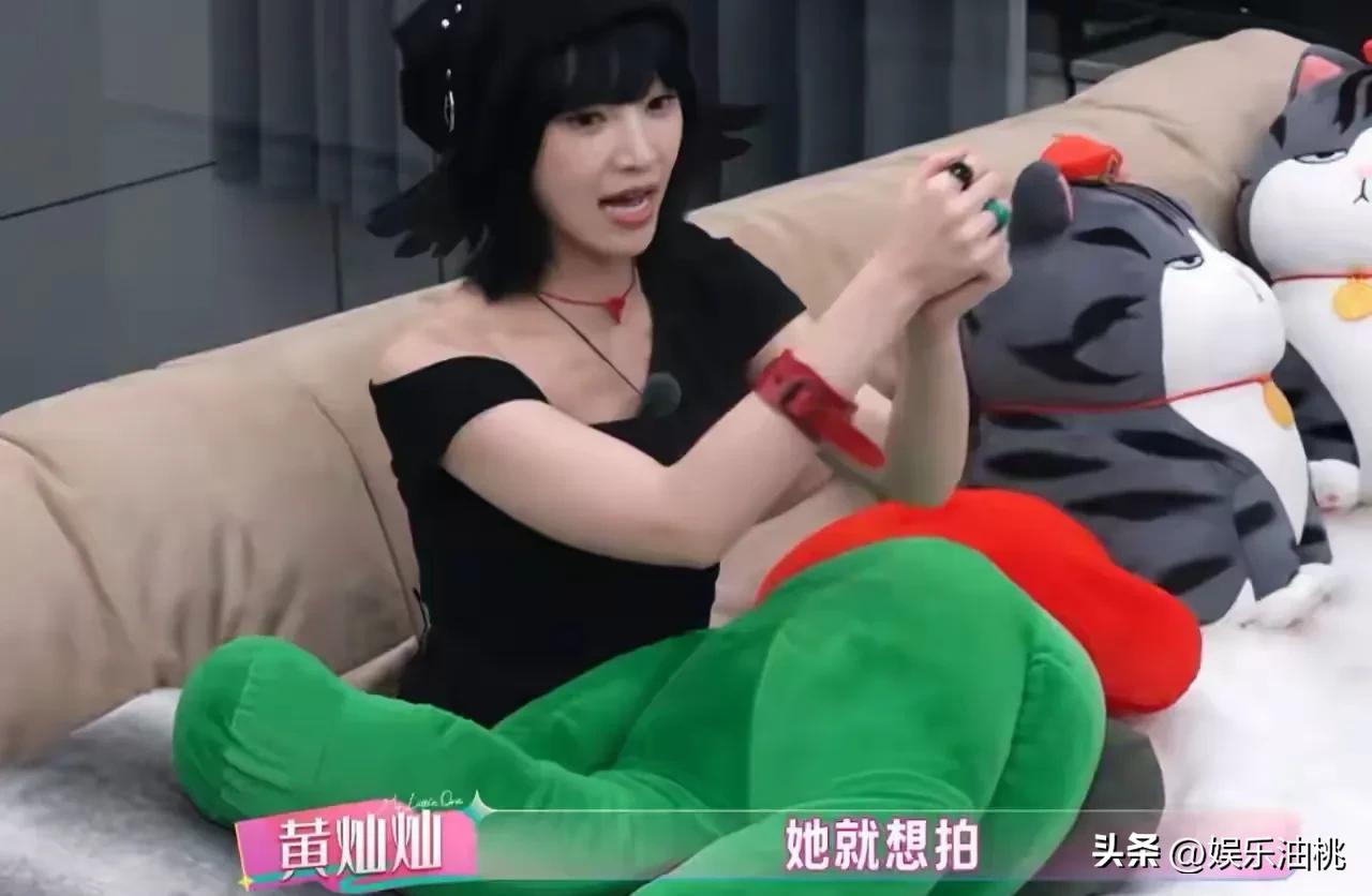 黄灿灿哭着说妈妈被副导演赶出剧组，弹幕一片心疼。可这事仔细一看，真不知道谁欺负谁