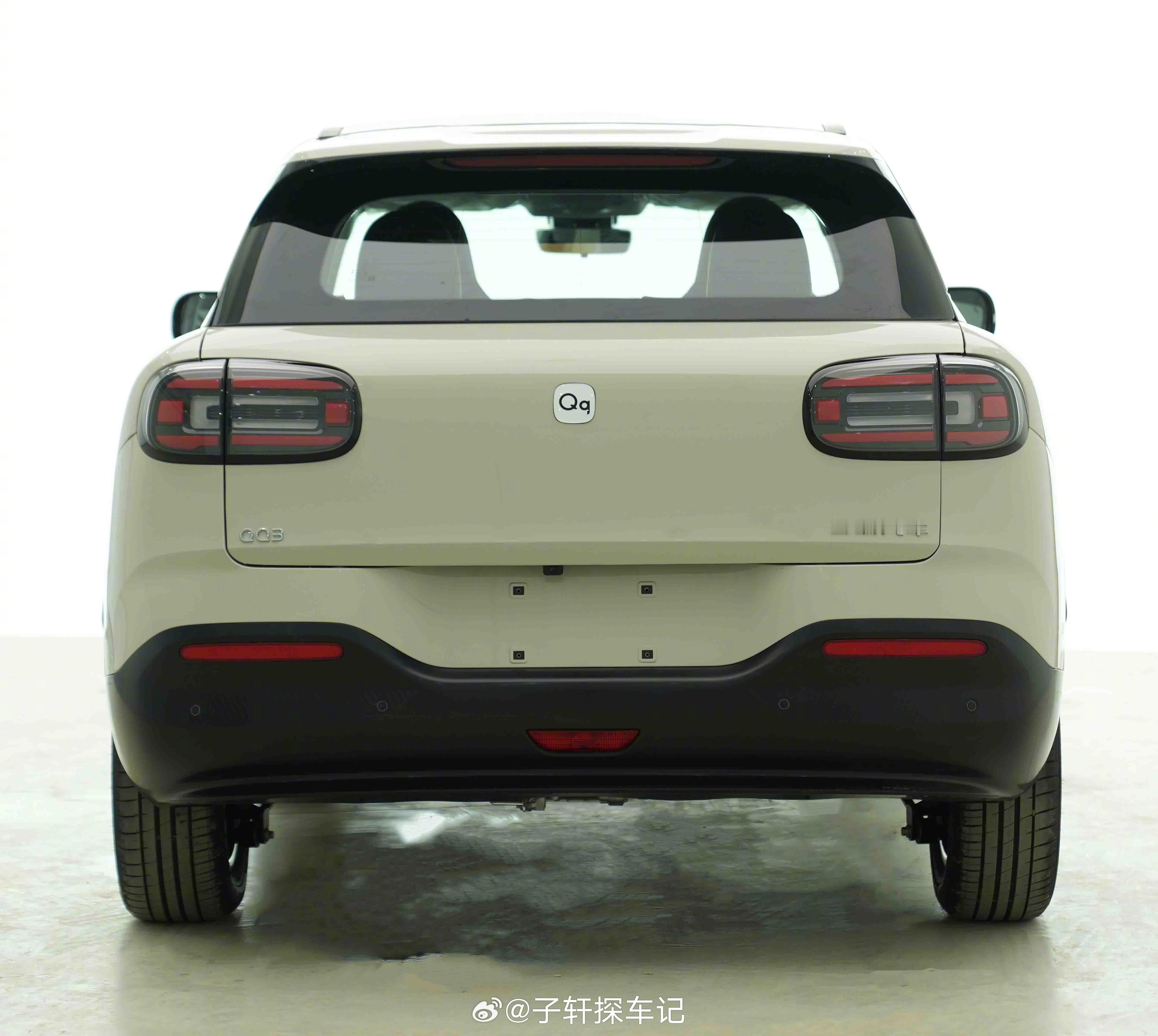 该车搭载 AI 灵犀智舱，配备 15.6 英寸中控屏、2.5K 高清分辨率、81