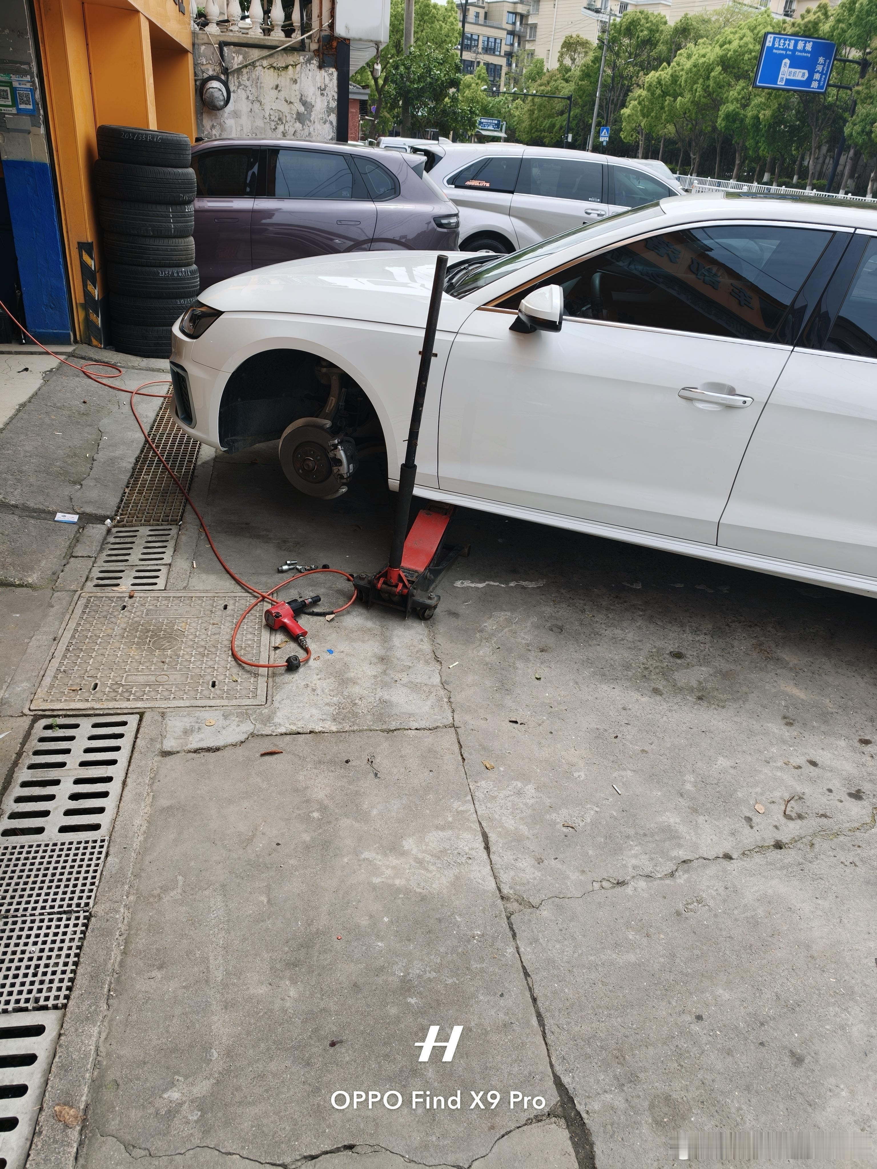 给自己的爱车奥迪换轮胎了感觉换国产的轮胎不比那种米其林轮胎差 