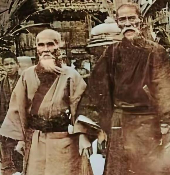 琉球！琉球！1879年，日本吞并大清属国琉球，将琉球国王尚泰掳至东京。
琉球国公