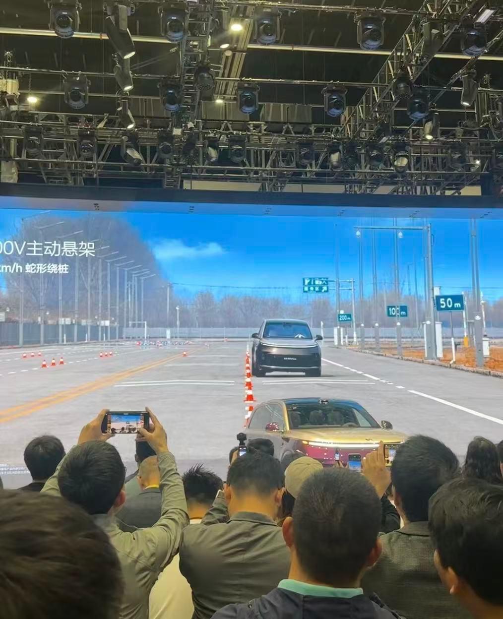 理想L9 Livis 搭配800V主动悬架，颠覆出行想象！搭载高阶主动悬架系统，