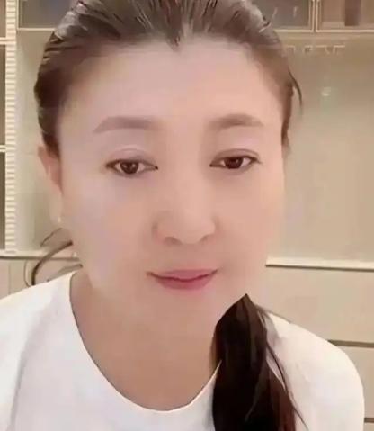 一个人被骂了半年，才发现那些证据全是编的。
6月19日，许久没发声的闫学晶在社交
