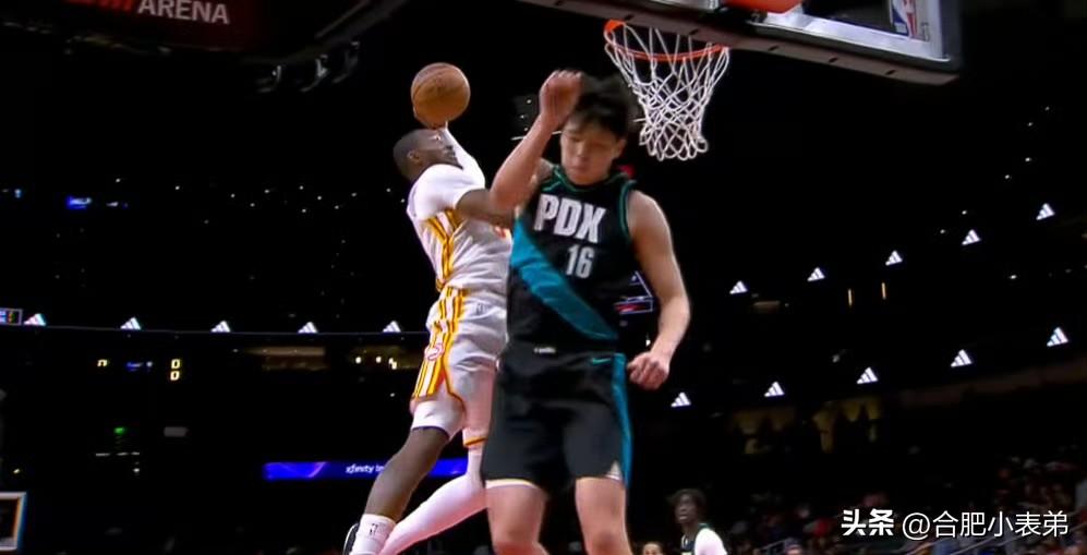 集卡领红包库明加隔扣杨瀚森都已经是垃圾时间了，库明加还对着新秀隔扣找存在感，球品