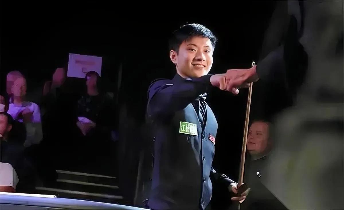 赵心童又火了！

这次居然惊动了奥沙利文？

还记得那个被禁赛差点“凉透”的斯诺