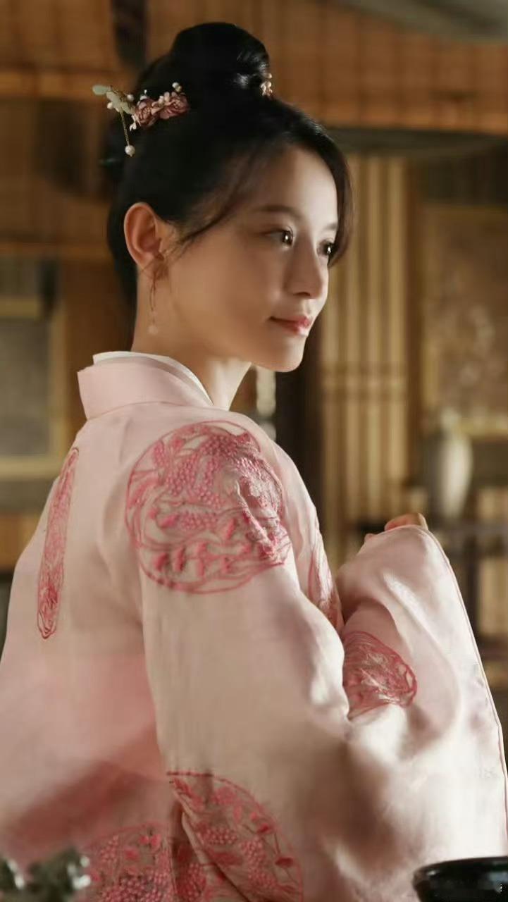 施诗一张嘴突然就不墨兰了  墨兰姐姐私下反差萌到爆啦！各种搞笑视频、直播梗不断，