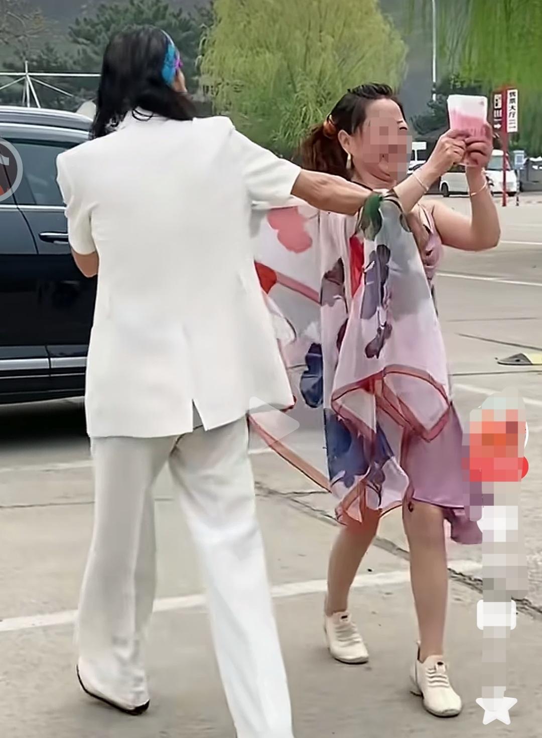 马小辫和安静的流量密码是这几条，看看吧。
     据说这两位“高人”的流量超过