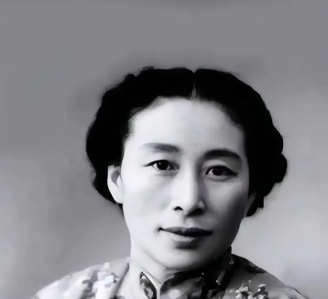 傅涯晚年赴台前向子女坦白：世人皆知她是陈赓遗孀，却不知她此行真正要见的，是海峡对