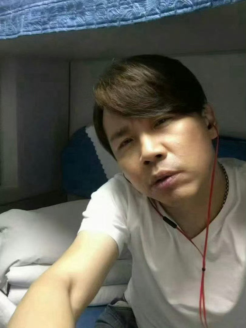 陶喆给火车卧铺过纪念日，哈哈哈哈哈哈哈哈哈哈哈哈，卧铺十周年是什么！笑疯在评论区