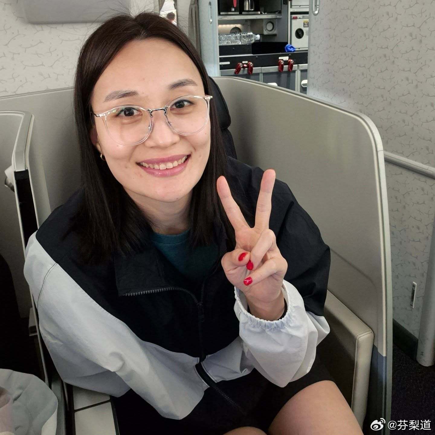 国际排坛动态韩国排球已经退役的表丞朱分享自己的度假生活，看着好像是在泰国……不确