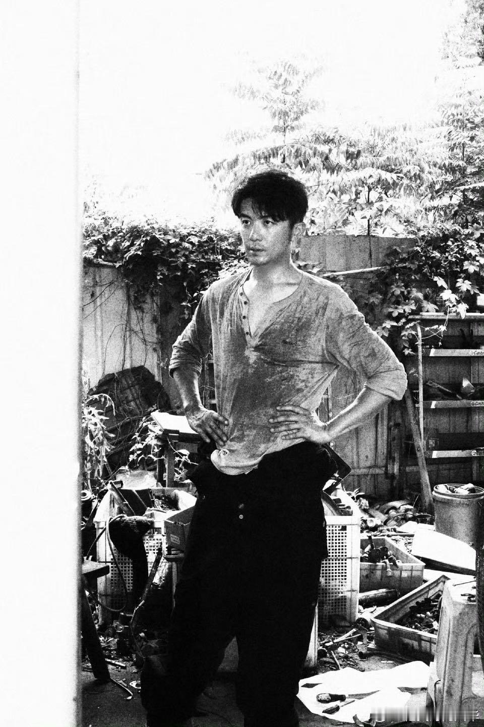 李泽锋新剧换赛道换太彻底了李泽锋演的程小东毁灭式纯爱 彻底被程小东圈粉！李泽锋换