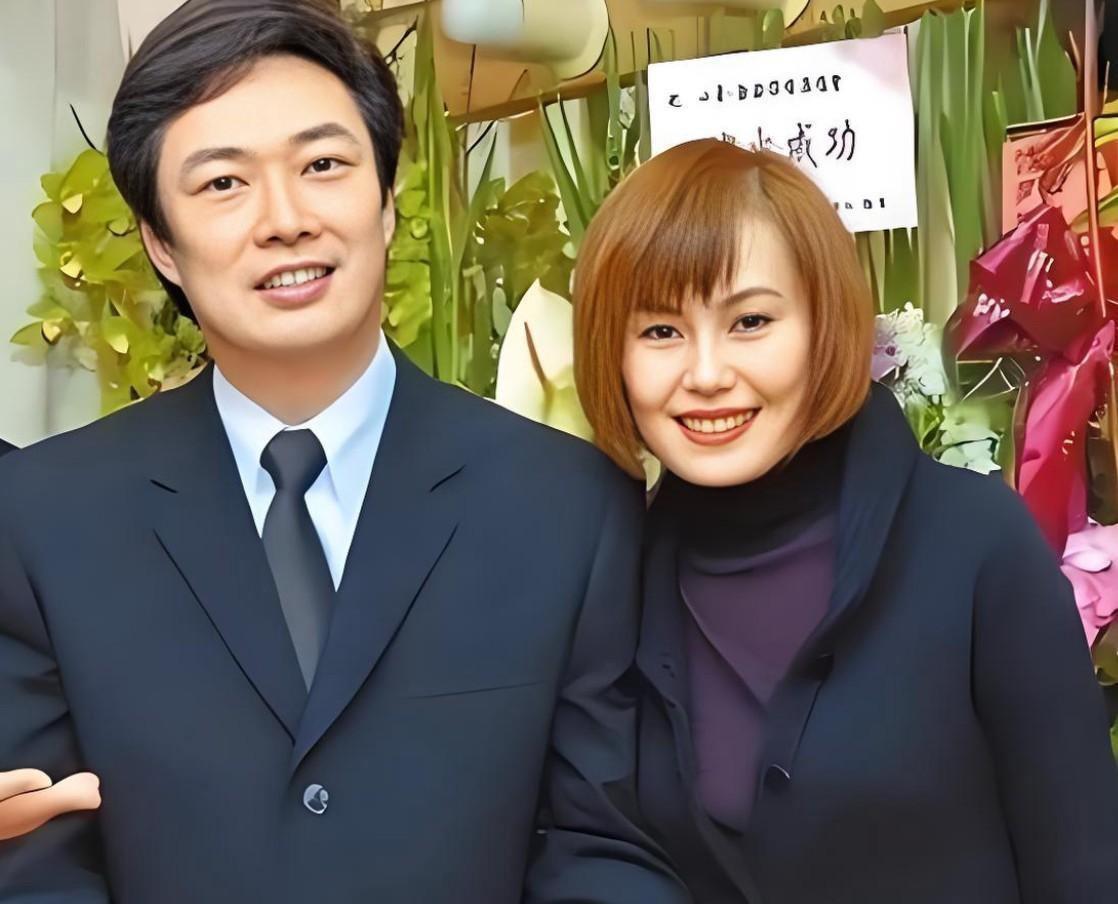 费玉清拒改国籍分手初恋，70 岁与江蕙无名分却愿同葬。费玉清和江蕙两人，住得不远