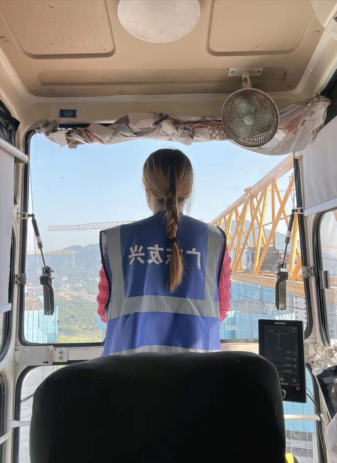 36岁的女人，在工地上开了4个月塔吊，临走时两万五的工资一分钱没拿到。项目部的人