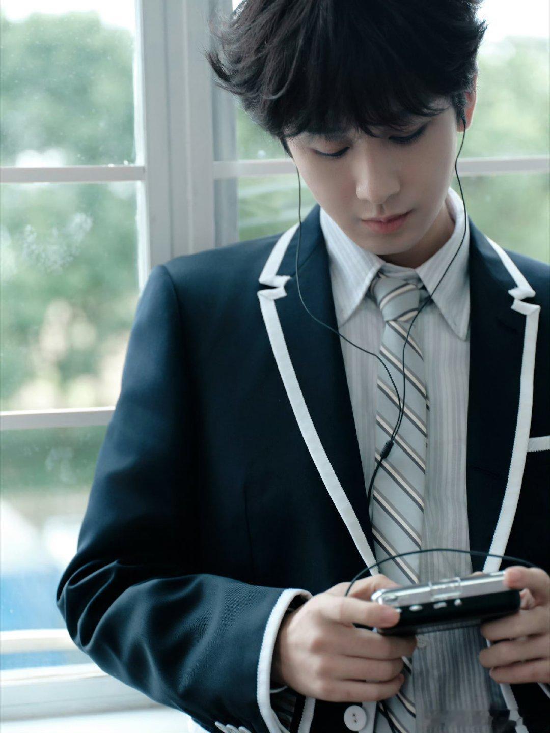 成毅两京十五日cy成毅朱瞻基原来人真的会反反复复的喜欢同一个人，而我喜欢的自始至