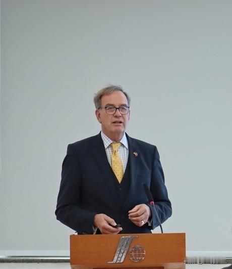 德国教授点破真相：中美根本打不起来，打了也白打！美国从不惧对手，只怕赔本，四大现