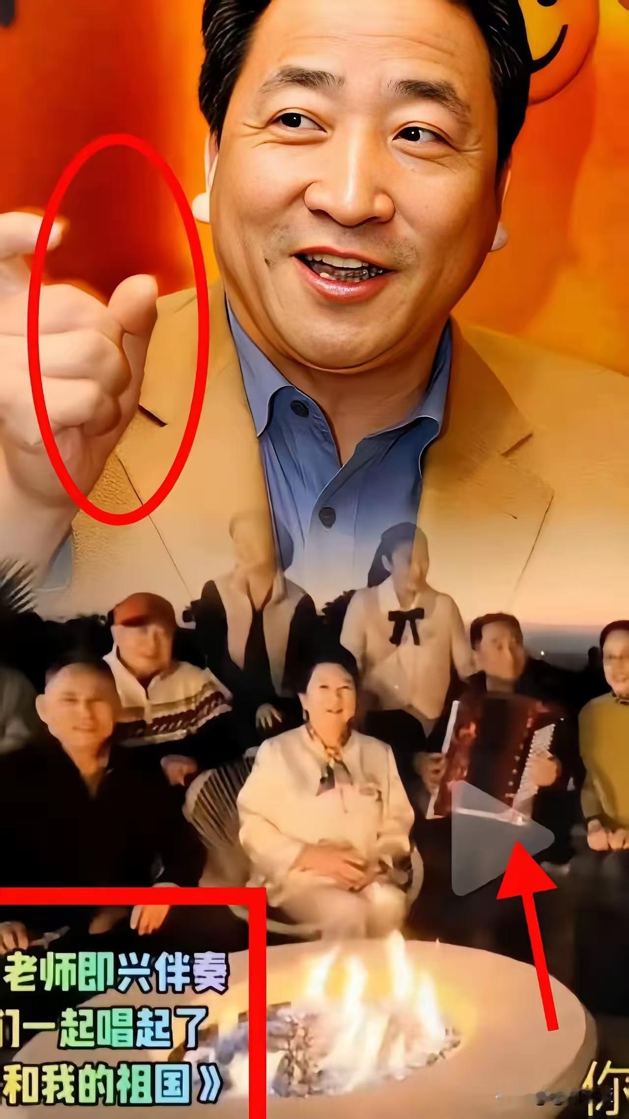 终于明白
什么叫只要自己不尴尬
尴尬的永远是别人！
姜昆这一招刷三观！
不能看他