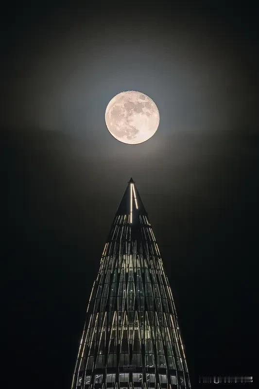 快看！2026首个超级月亮今晚登场！错过等一年！
 
家人们！就在今天1月3日1