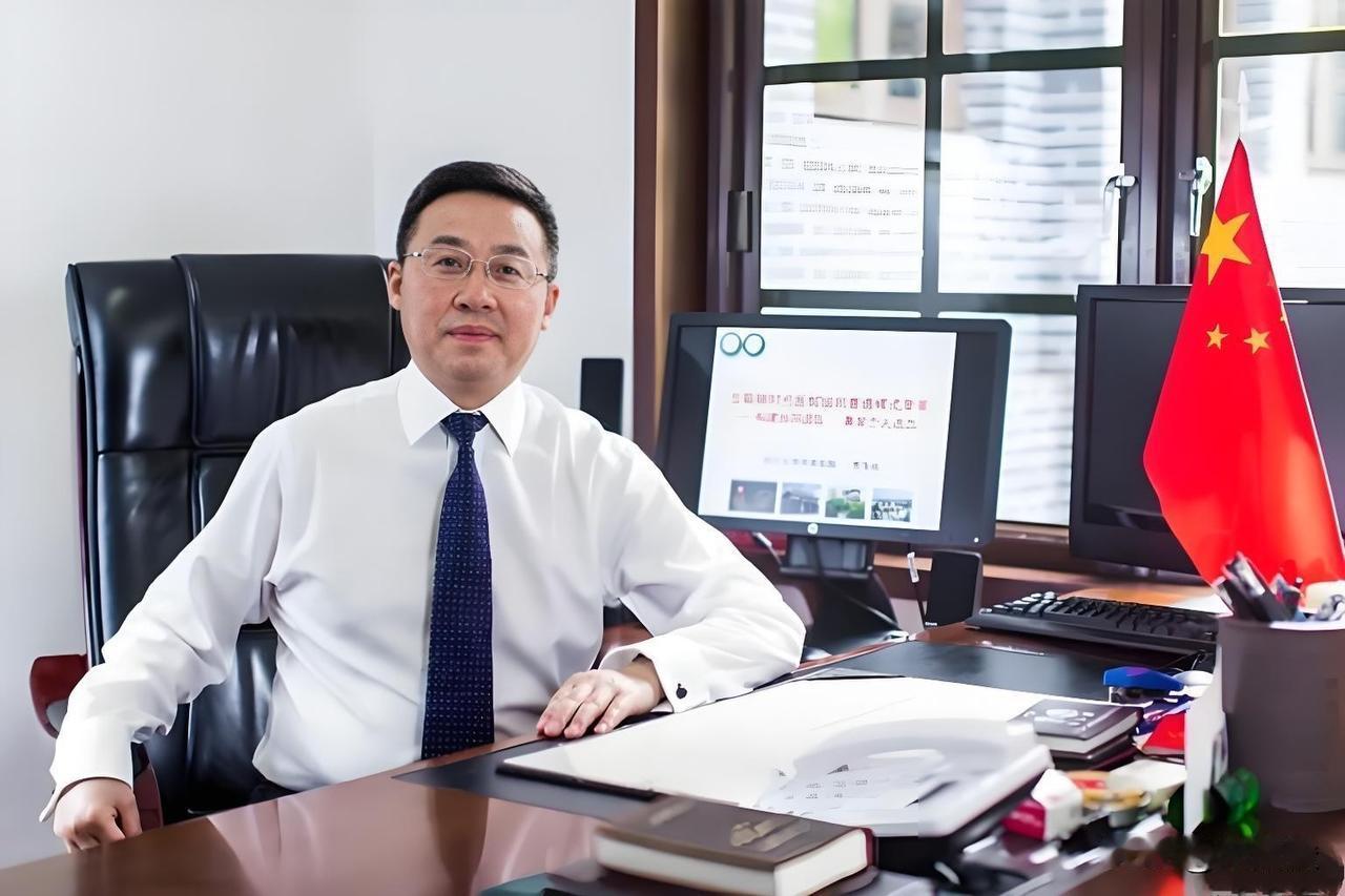 李为民教授，主要从事呼吸系统疾病的临床与转化研究，创建适合我国人群的肺癌筛查新方