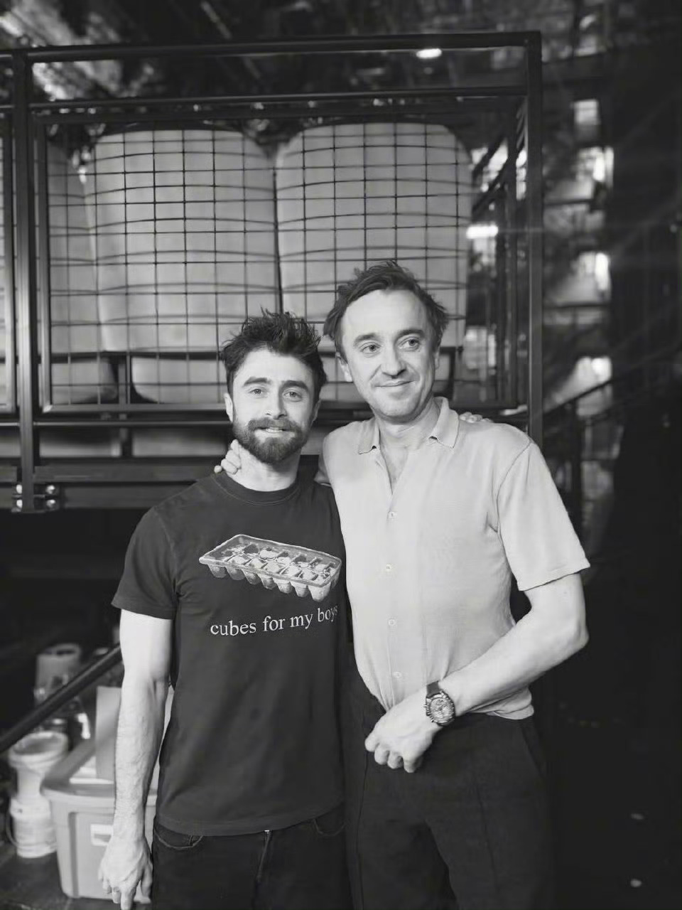 《哈利波特》主角重聚，汤姆·费尔顿与丹尼尔·雷德克里夫的合影 