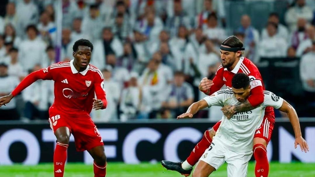 贝林厄姆留言调侃古德利抱得太紧，后者回应：确实过了上周六，皇家马德里在伯纳乌球场