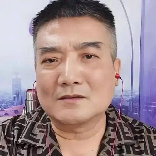 何树成说，自己从来不干预父亲的感情生活，替他把把关还可以，如果去干预，那就是不孝