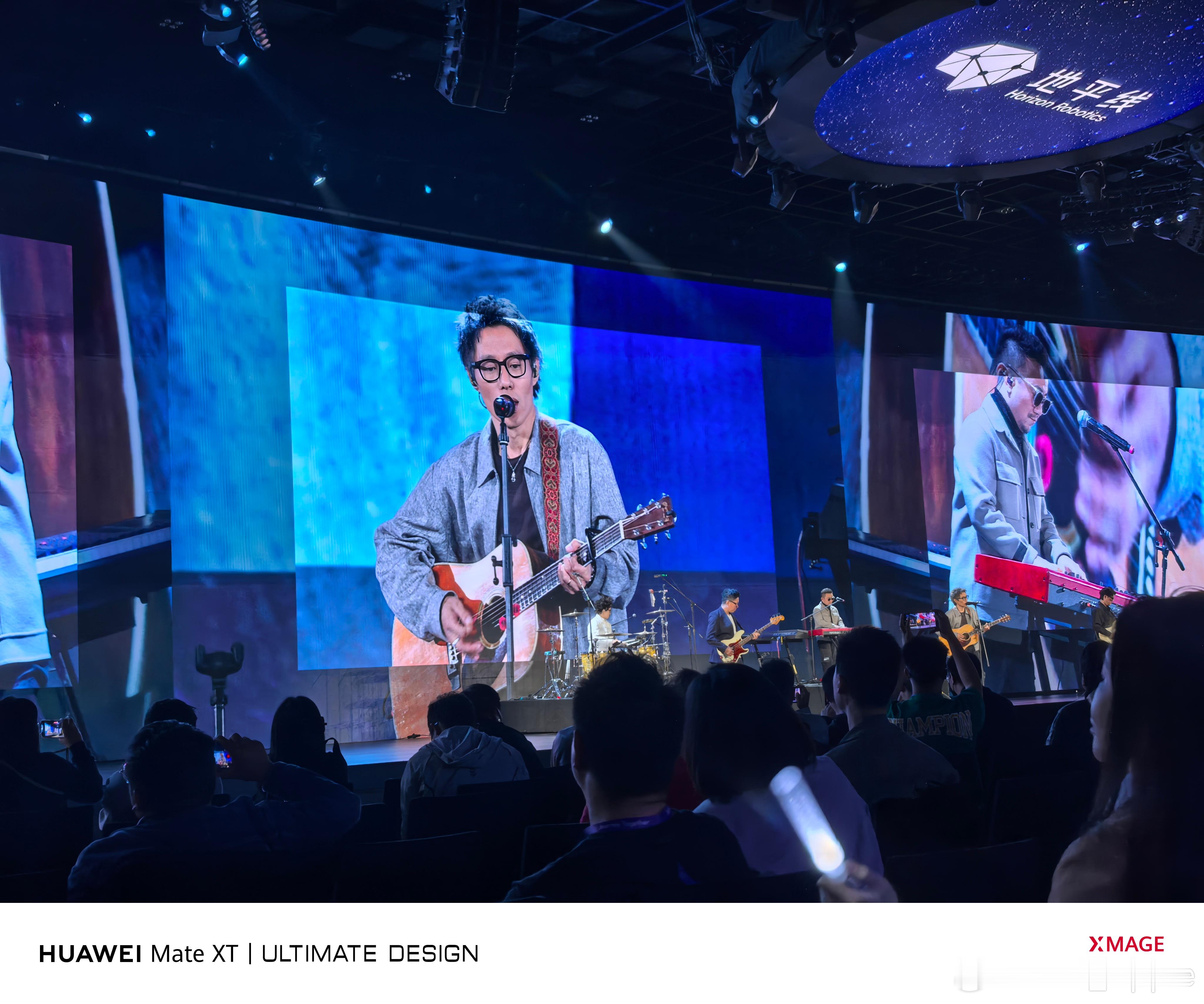 哇~感谢让我第一次在现场听到逃跑计划的「夜空中最亮的星」LIVE现场好燃！今天发