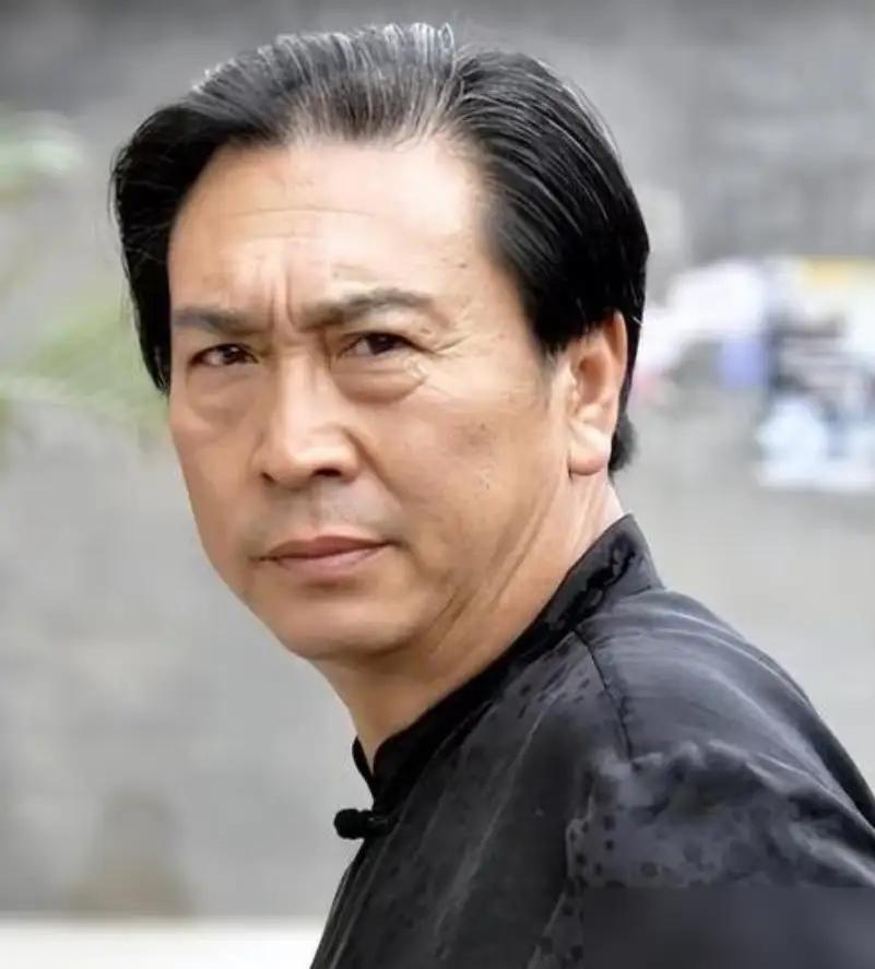 陈晓旭临终前，给前夫打了3小时电话。电话里，两人泣不成声。她说，我太像林黛玉，棱