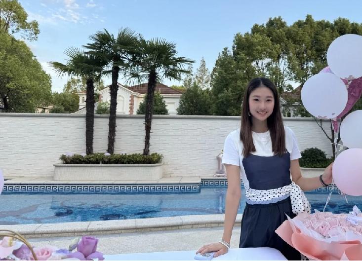 马伊琍女儿，基因太强大了

9月21日，有网友发现马伊琍女儿在社交平台晒出一组生