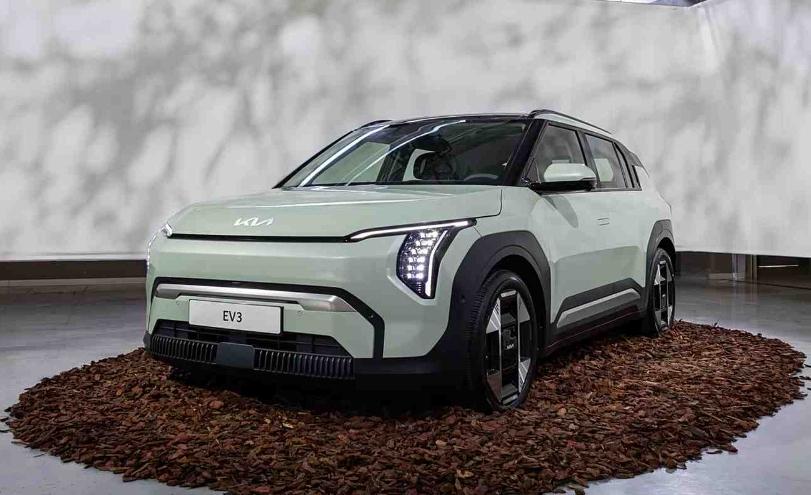 起亚EV3正式发布，定位纯电小型SUV，基于E-GMP平台打造，采用400V架构