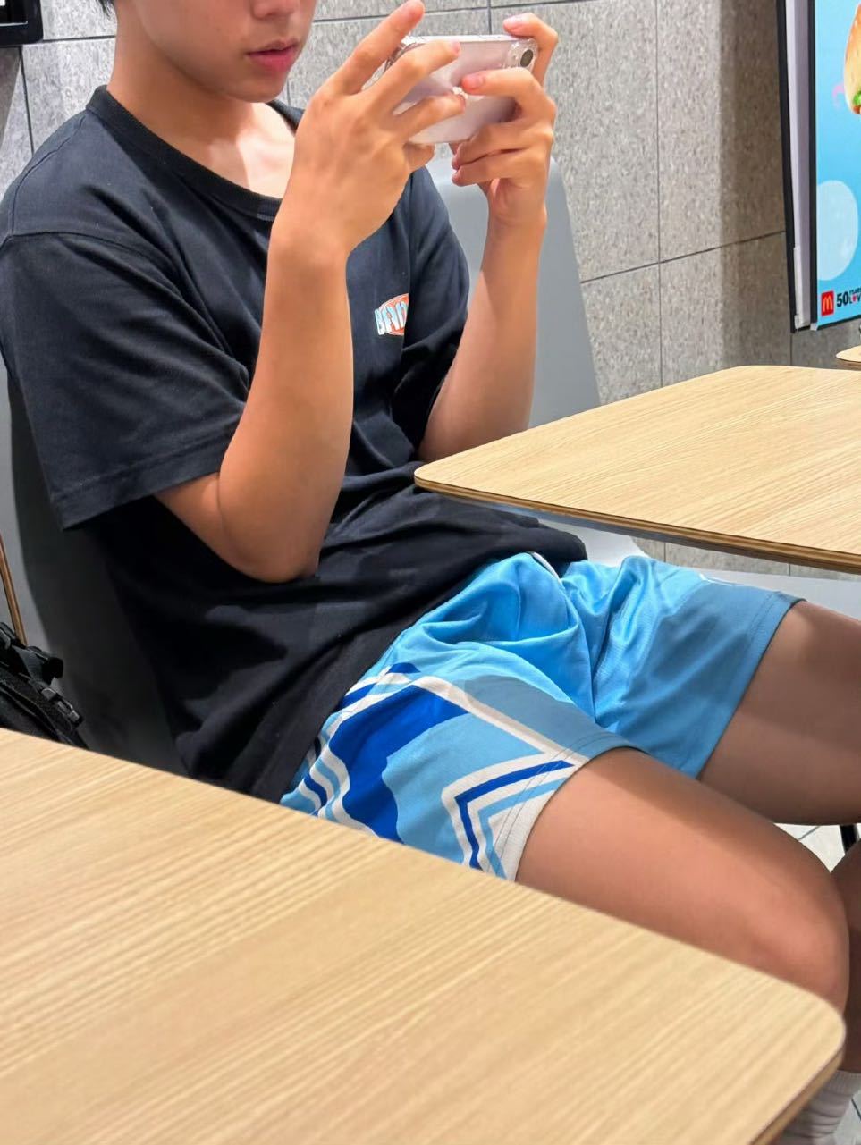 坐肯德基🍟蹭空调[淡淡的] ​​​